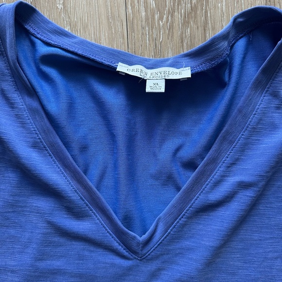 Green Envelope vneck top XL - Picture 2 of 3